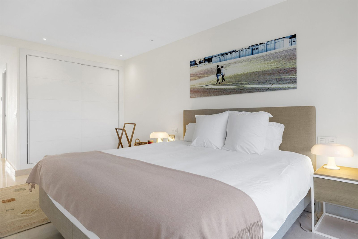 3 Bed Apartment for sale in Nueva Andalucía Costa Del Sol, Málaga, Spain