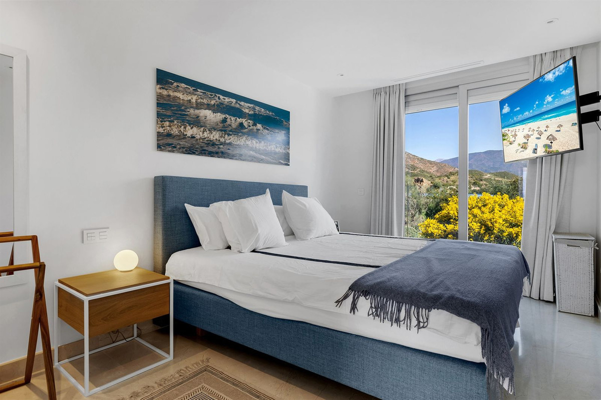 3 Bed Apartment for sale in Nueva Andalucía Costa Del Sol, Málaga, Spain