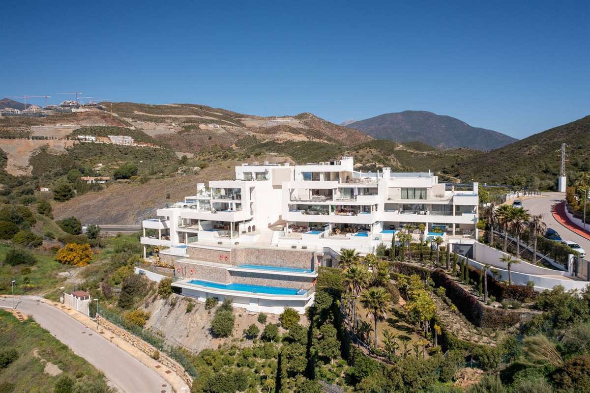 3 Bed Apartment for sale in Nueva Andalucía Costa Del Sol, Málaga, Spain