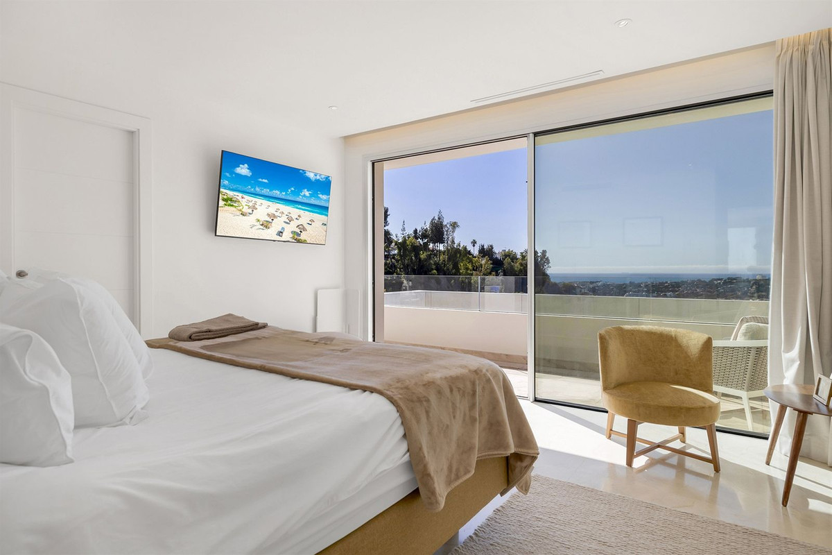 3 Bed Apartment for sale in Nueva Andalucía Costa Del Sol, Málaga, Spain