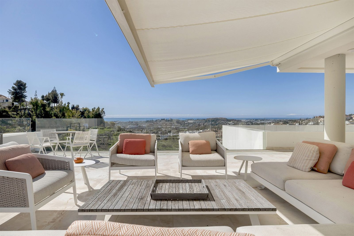 3 Bed Apartment for sale in Nueva Andalucía Costa Del Sol, Málaga, Spain