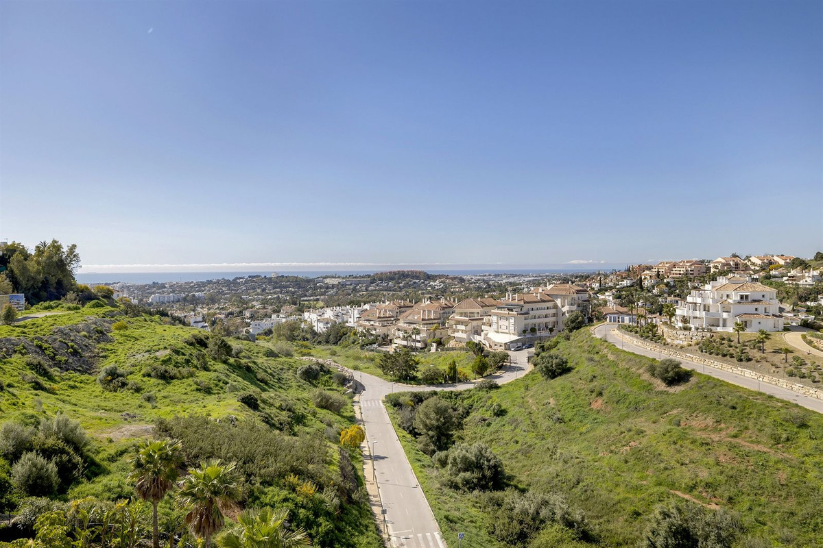 3 Bed Apartment for sale in Nueva Andalucía Costa Del Sol, Málaga, Spain
