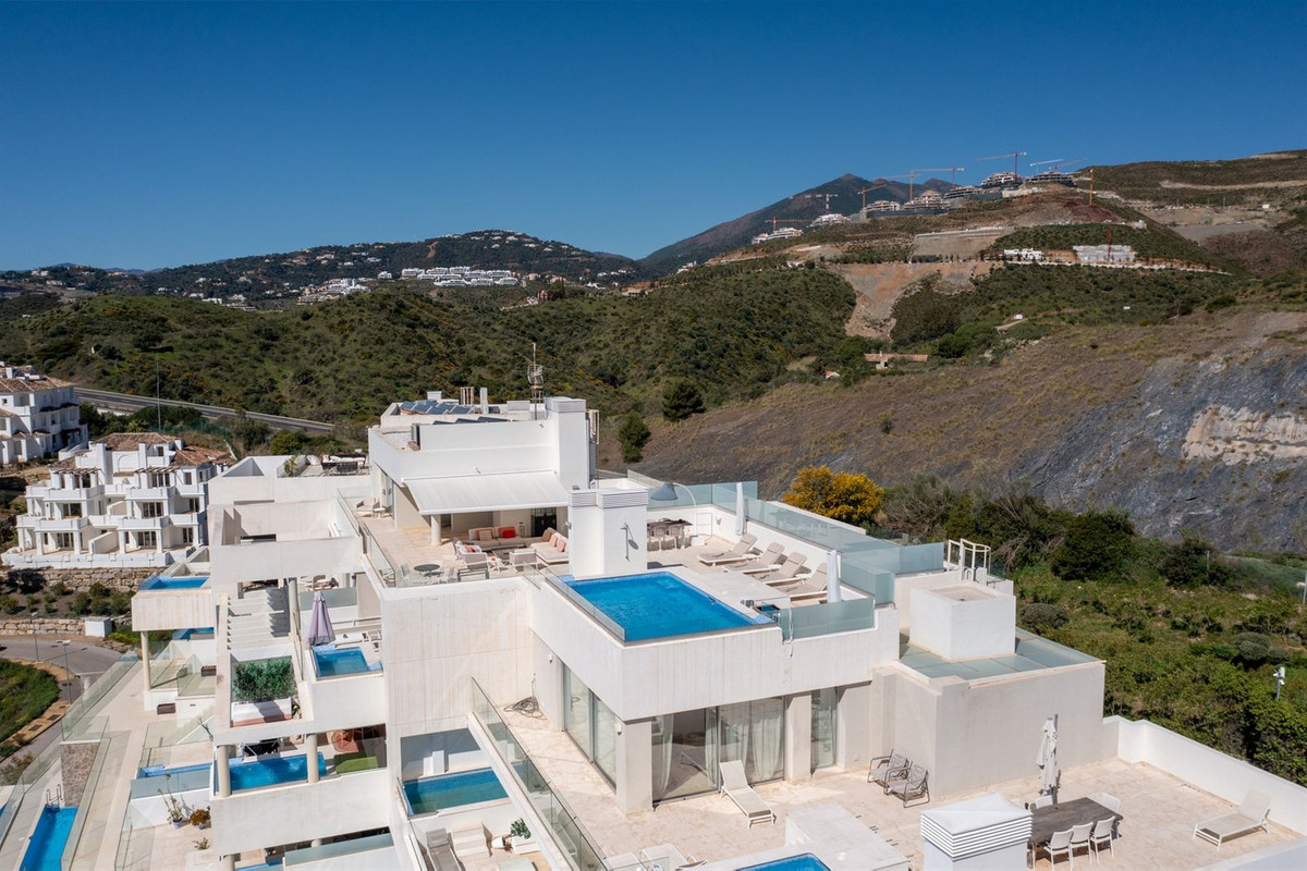 3 Bed Apartment for sale in Nueva Andalucía Costa Del Sol, Málaga, Spain