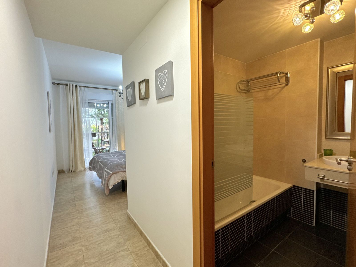 2 Bed Apartment for sale in Estepona Costa Del Sol, Málaga, Spain