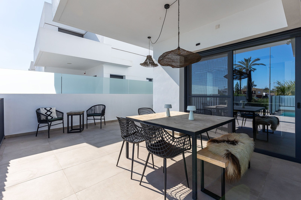 Se vende Villa - Chalet de 3 dormitorios en Costa Blanca, Alicante, España