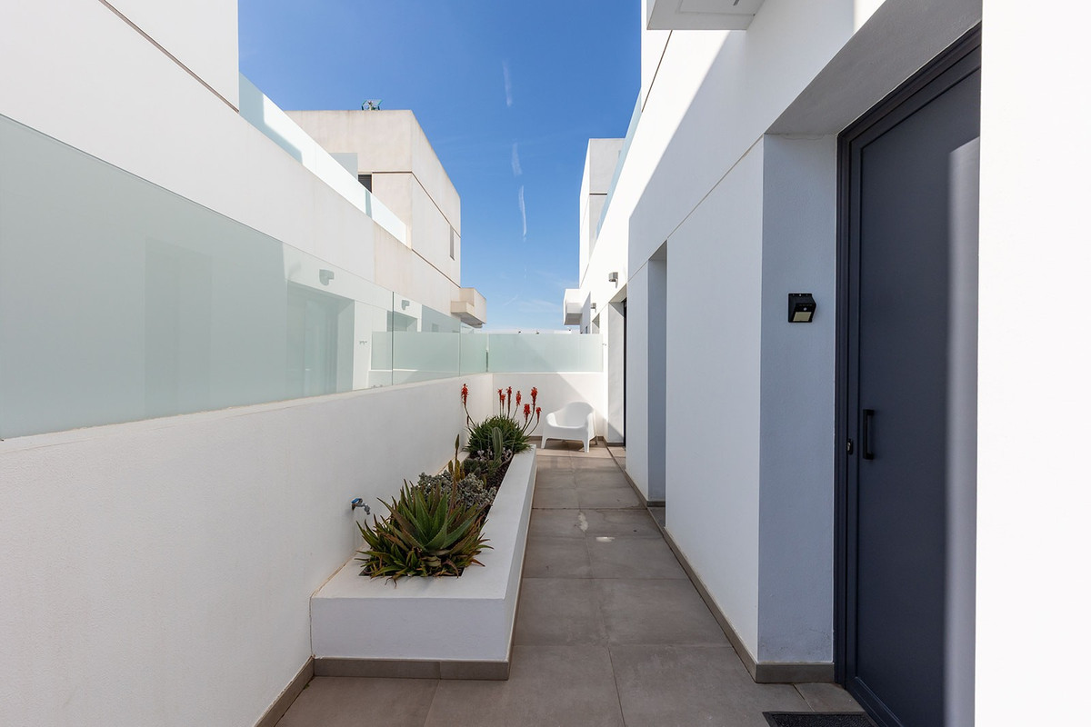 Se vende Villa - Chalet de 3 dormitorios en Costa Blanca, Alicante, España