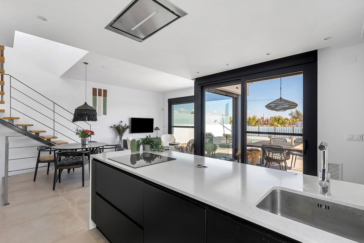 Se vende Villa - Chalet de 3 dormitorios en Costa Blanca, Alicante, España