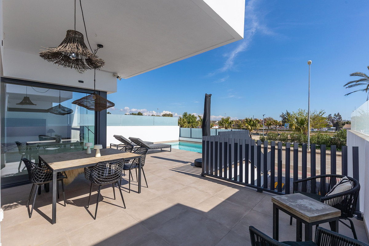 Se vende Villa - Chalet de 3 dormitorios en Costa Blanca, Alicante, España
