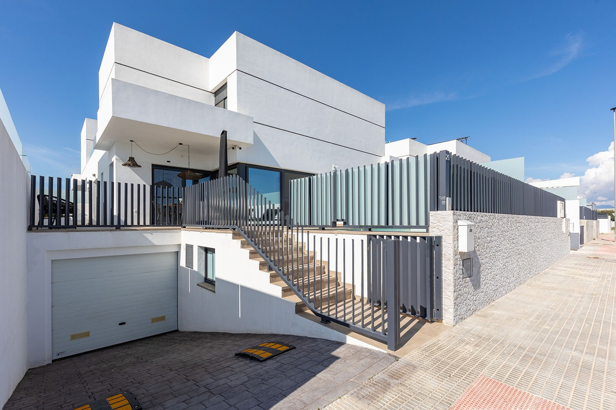 Se vende Villa - Chalet de 3 dormitorios en Costa Blanca, Alicante, España