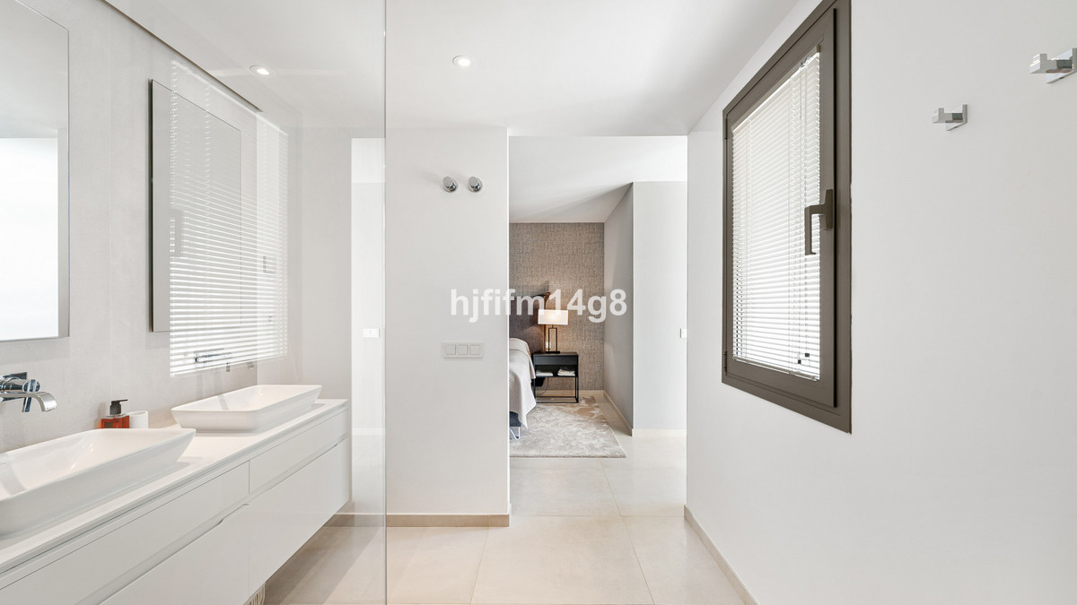 3 Bed Apartment for sale in Nueva Andalucía Costa Del Sol, Málaga, Spain