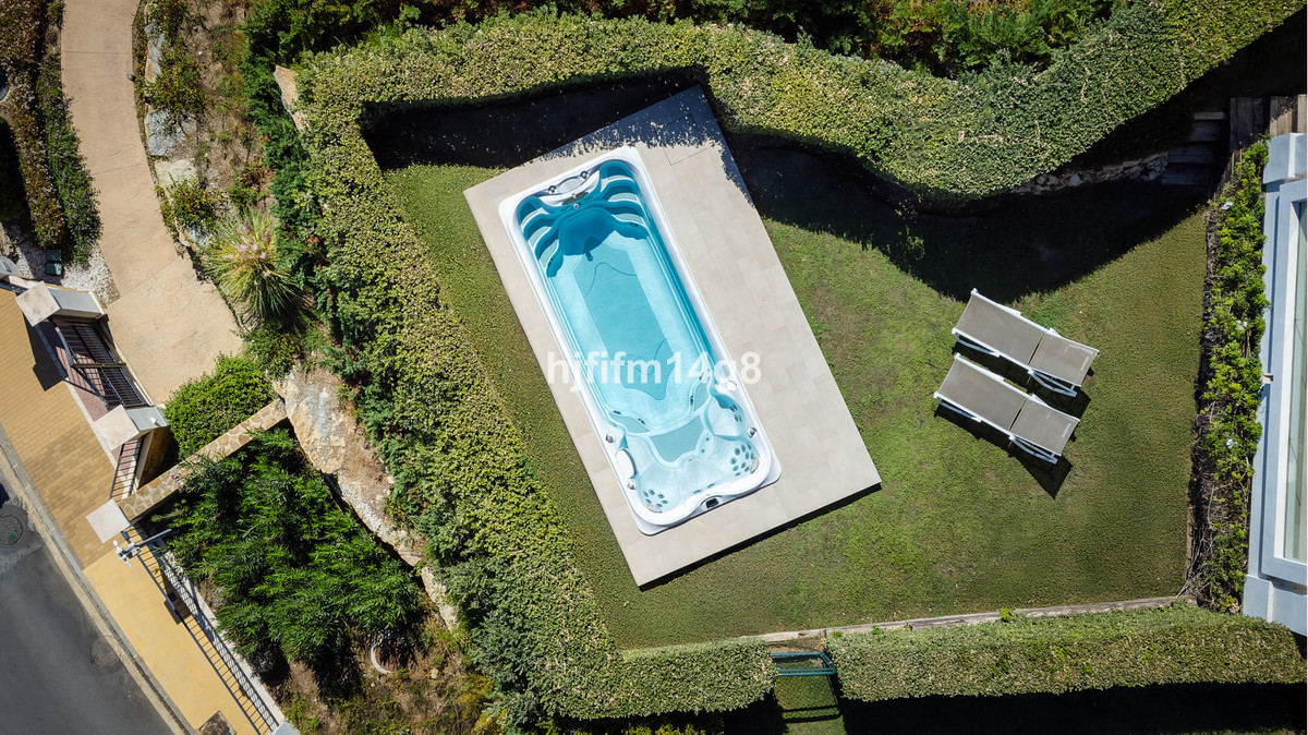 3 Bed Apartment for sale in Nueva Andalucía Costa Del Sol, Málaga, Spain