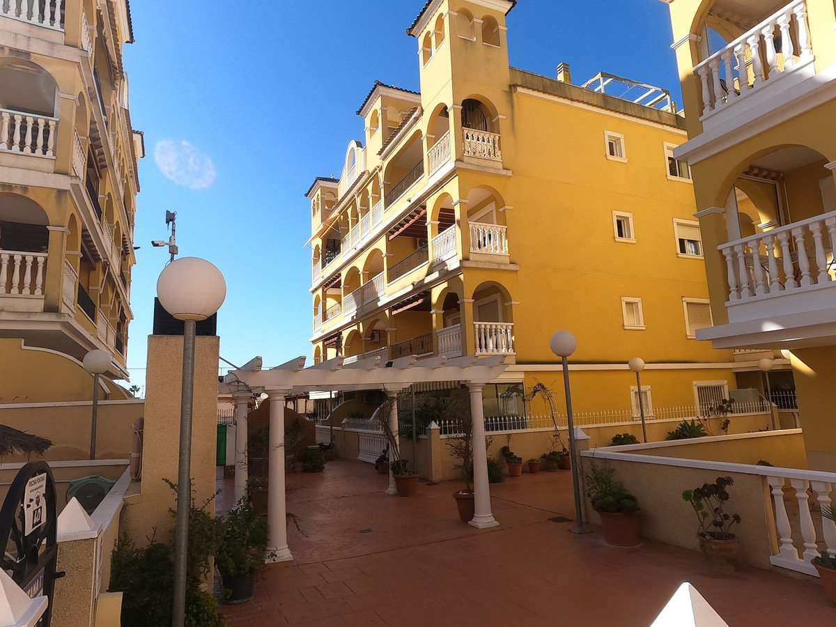 Se vende Apartamento Planta Media de 2 dormitorios en Costa Blanca, Alicante, España