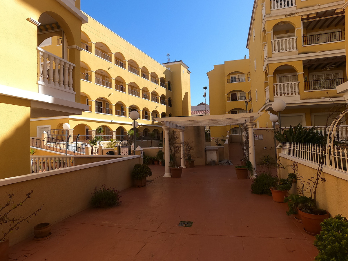 Se vende Apartamento Planta Media de 2 dormitorios en Costa Blanca, Alicante, España