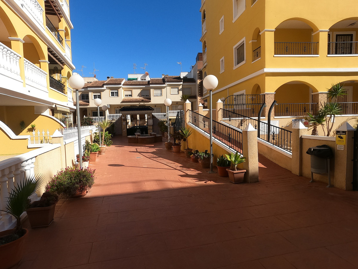 Se vende Apartamento Planta Media de 2 dormitorios en Costa Blanca, Alicante, España