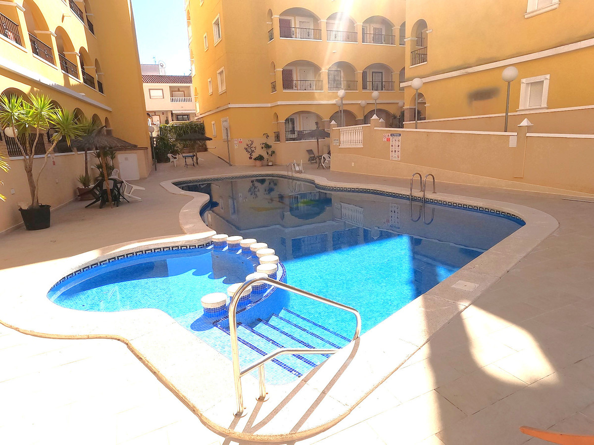 Se vende Apartamento Planta Media de 2 dormitorios en Costa Blanca, Alicante, España