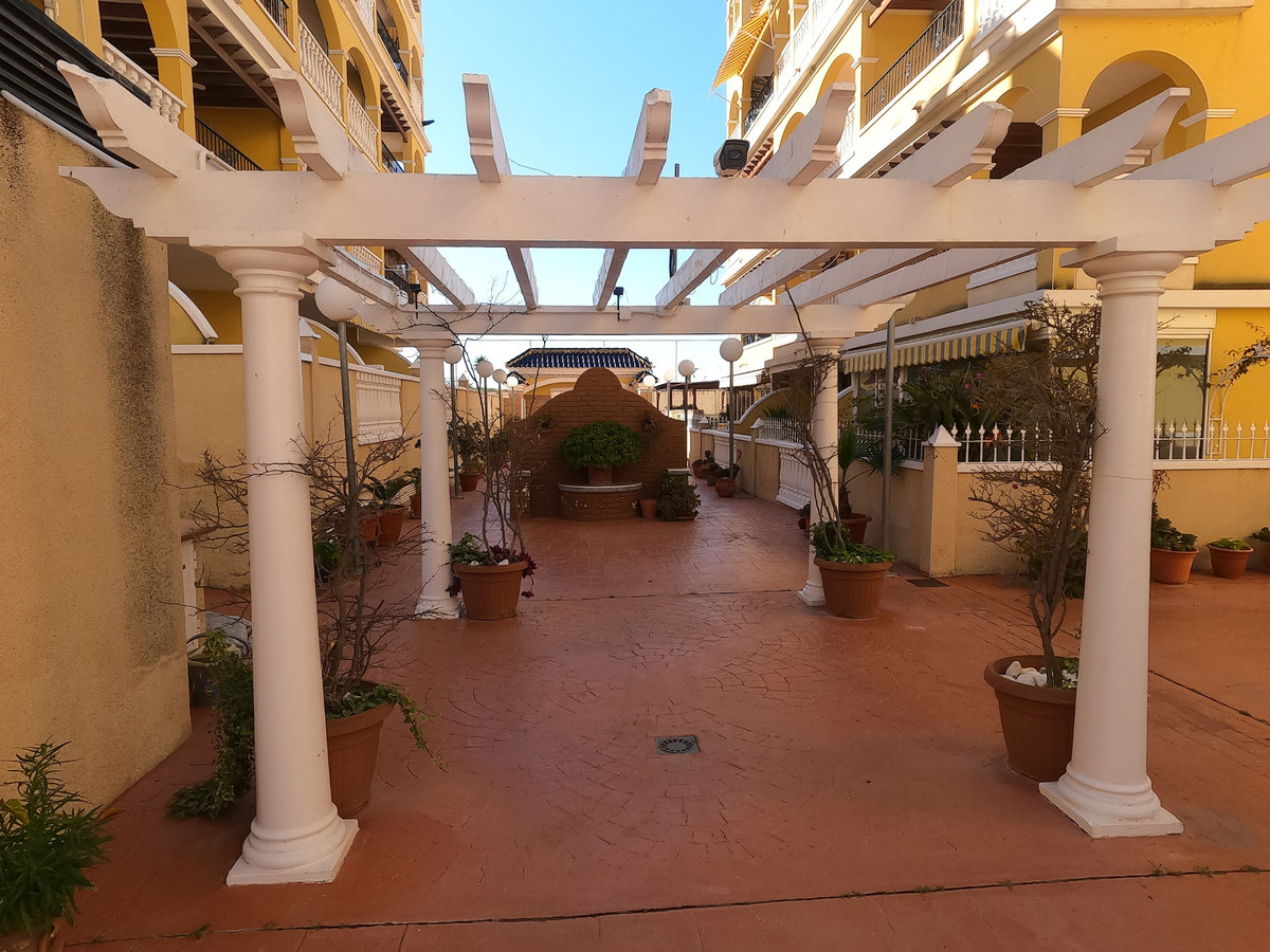 Se vende Apartamento Planta Media de 2 dormitorios en Costa Blanca, Alicante, España