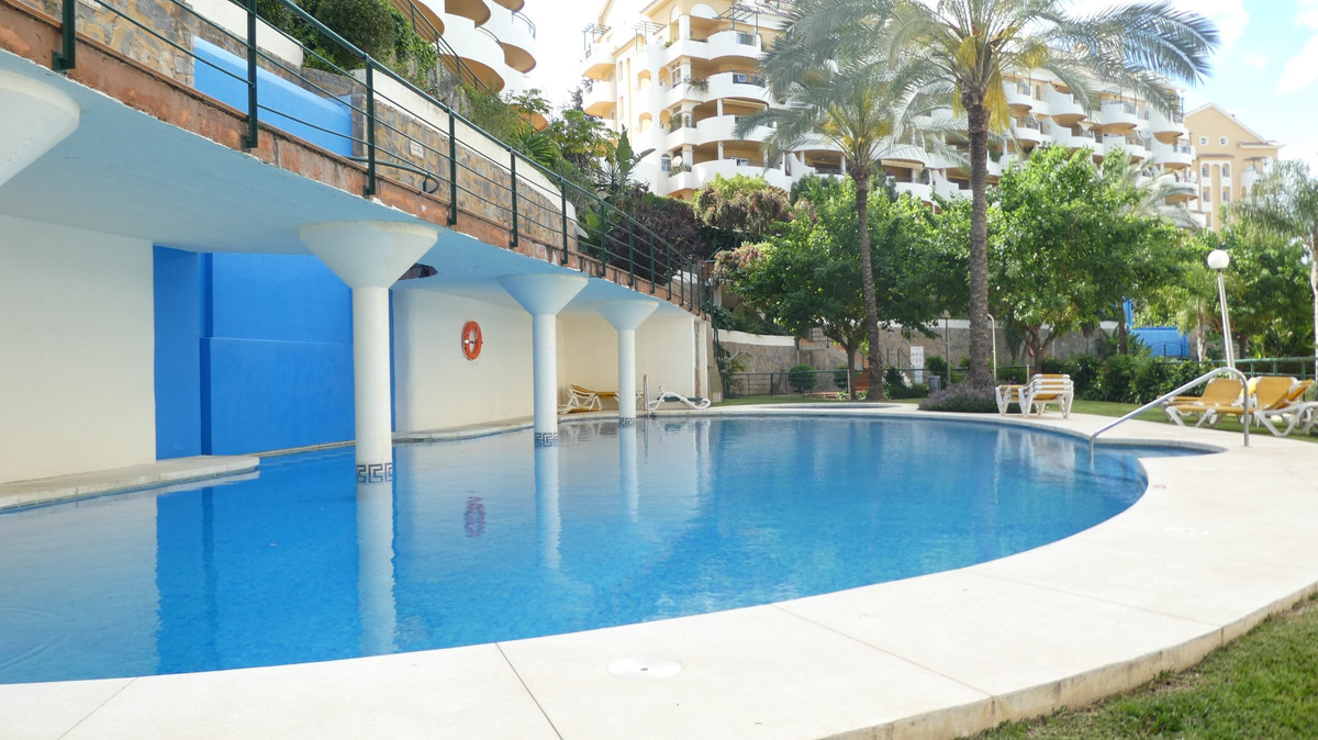 Se vende Apartamento Planta Media de 2 dormitorios en Costa Del Sol, Málaga, España