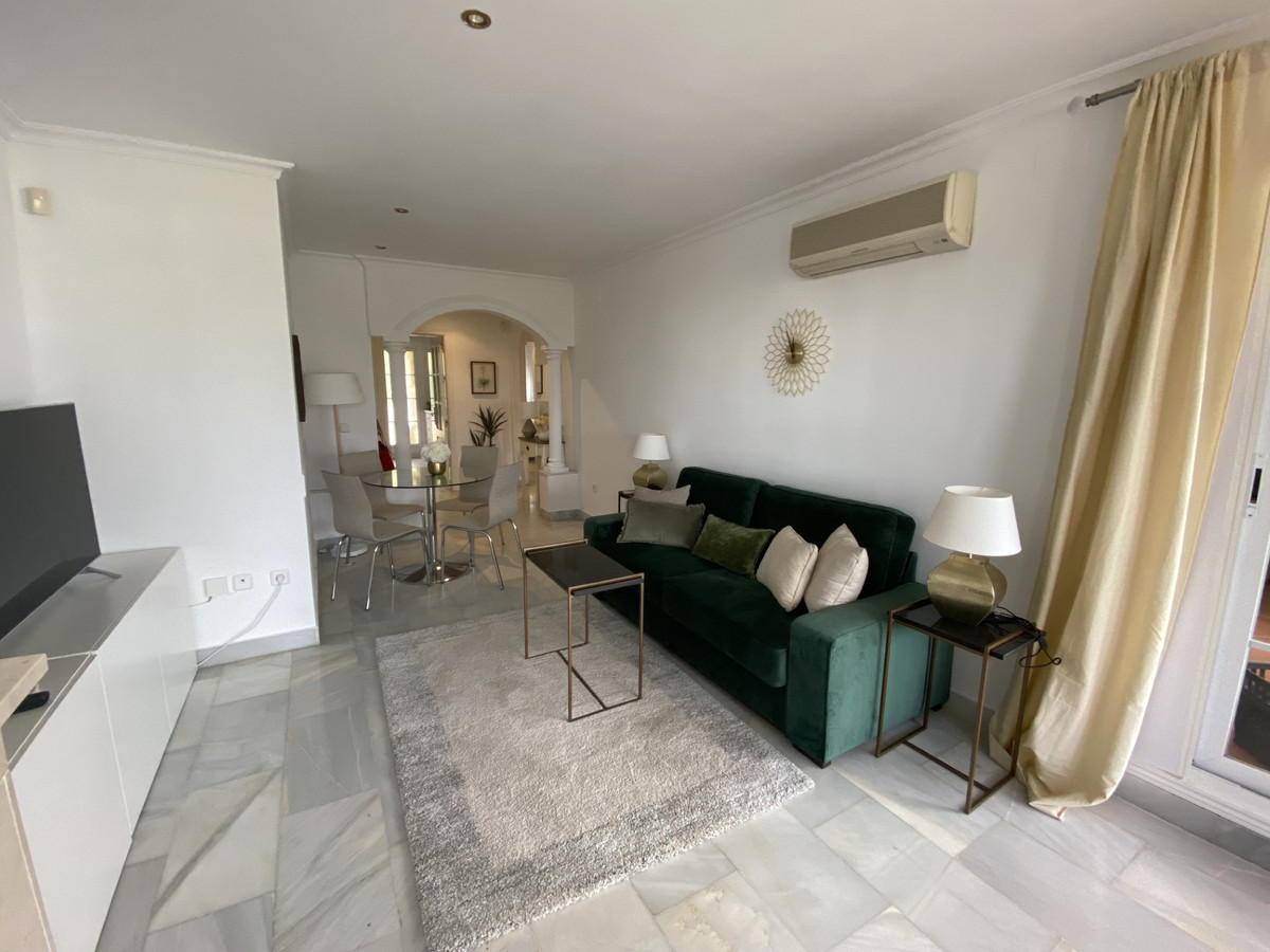 Se vende Apartamento Planta Media de 2 dormitorios en Costa Del Sol, Málaga, España