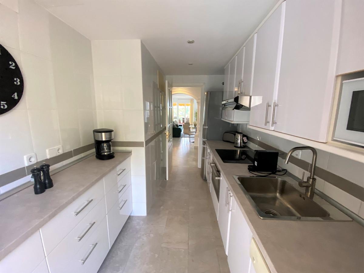 Se vende Apartamento Planta Media de 2 dormitorios en Costa Del Sol, Málaga, España