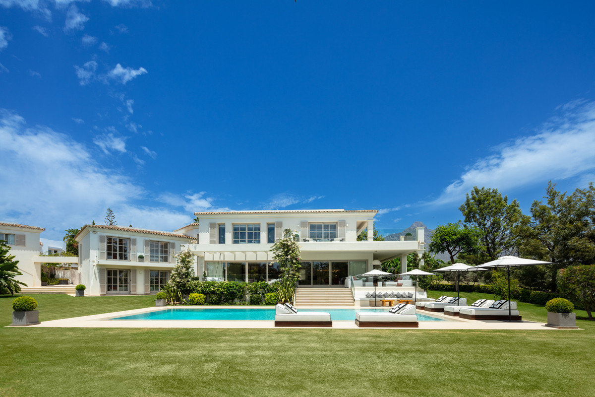 Se vende Villa - Chalet de 6 dormitorios en Costa Del Sol, Málaga, España