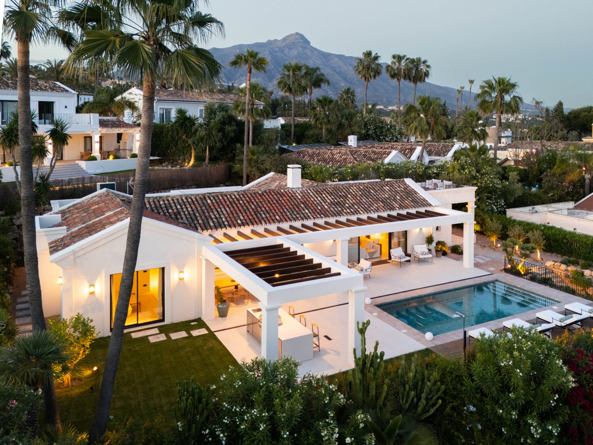 Se vende Villa - Chalet de 4 dormitorios en Costa Del Sol, Málaga, España