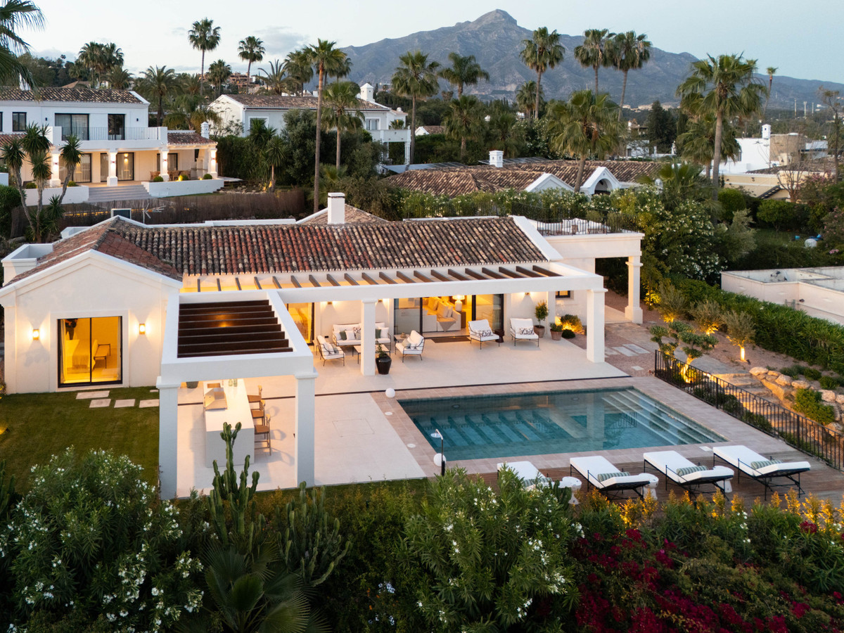 Se vende Villa - Chalet de 4 dormitorios en Costa Del Sol, Málaga, España