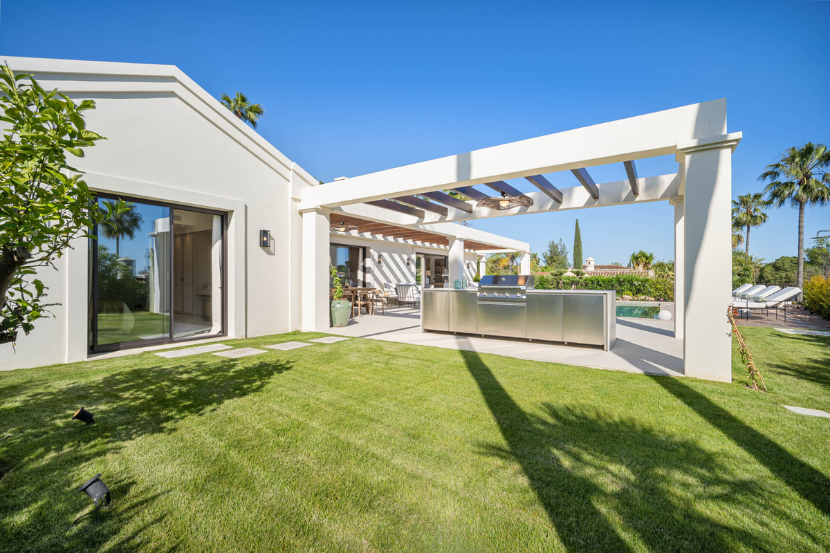 Se vende Villa - Chalet de 4 dormitorios en Costa Del Sol, Málaga, España