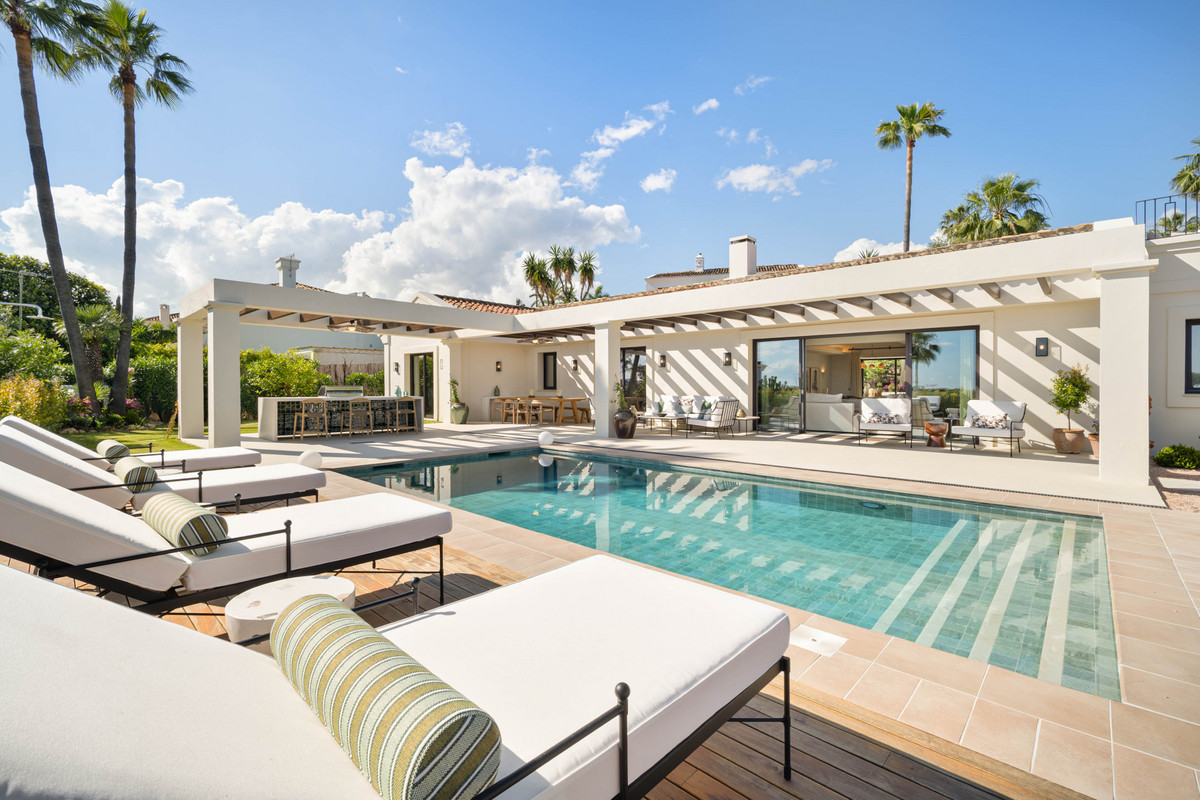 Se vende Villa - Chalet de 4 dormitorios en Costa Del Sol, Málaga, España