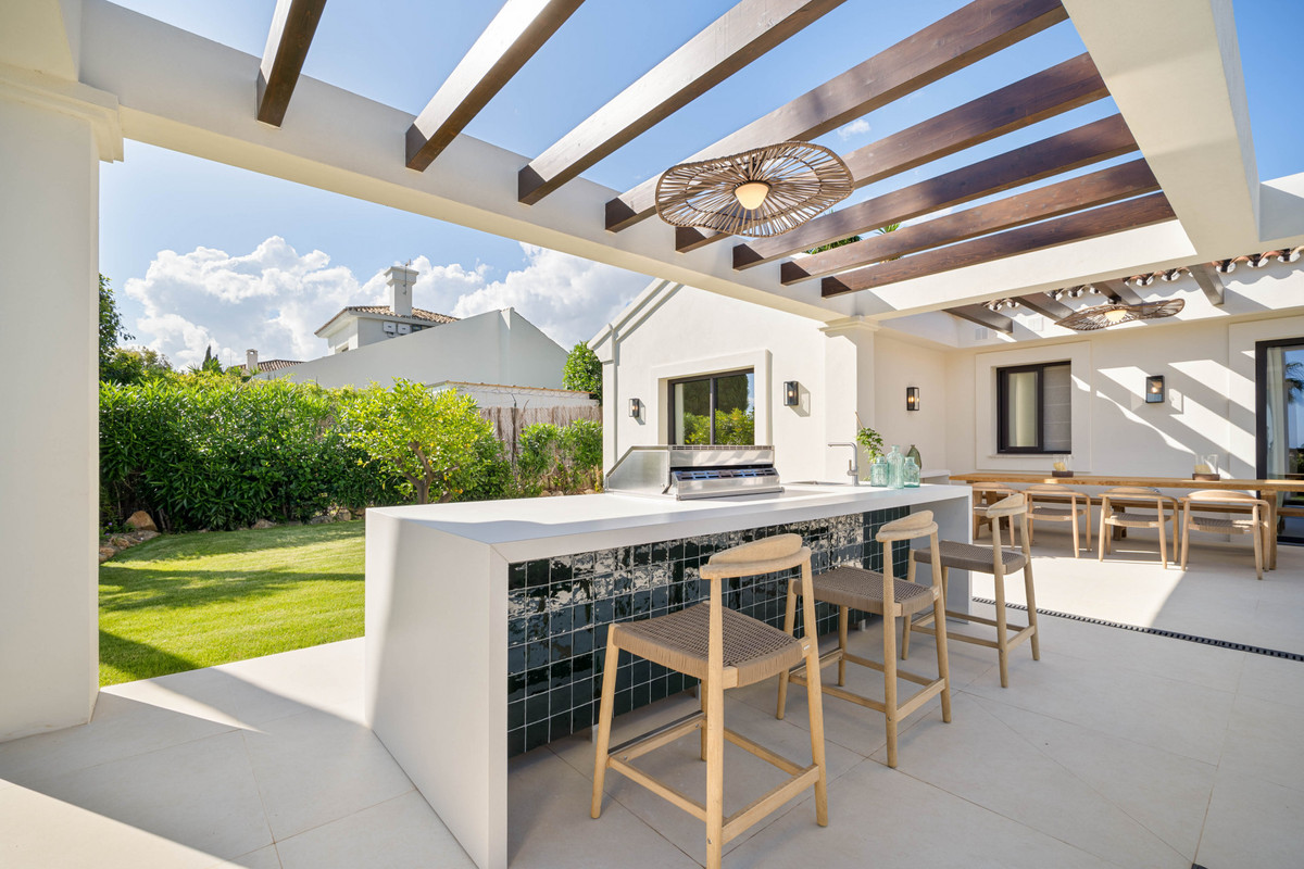 Se vende Villa - Chalet de 4 dormitorios en Costa Del Sol, Málaga, España