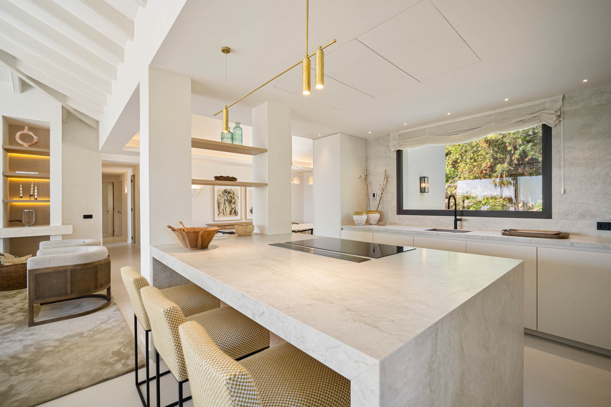 Se vende Villa - Chalet de 4 dormitorios en Costa Del Sol, Málaga, España