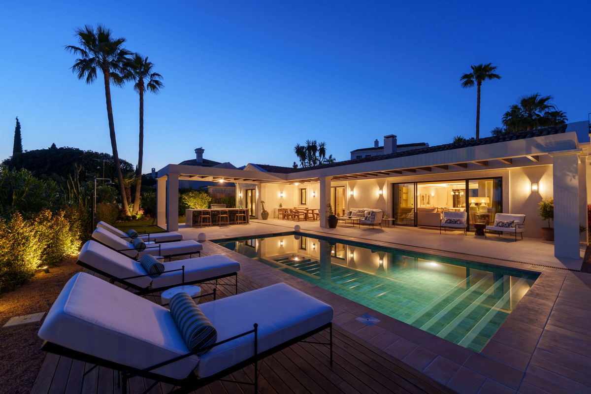 Se vende Villa - Chalet de 4 dormitorios en Costa Del Sol, Málaga, España