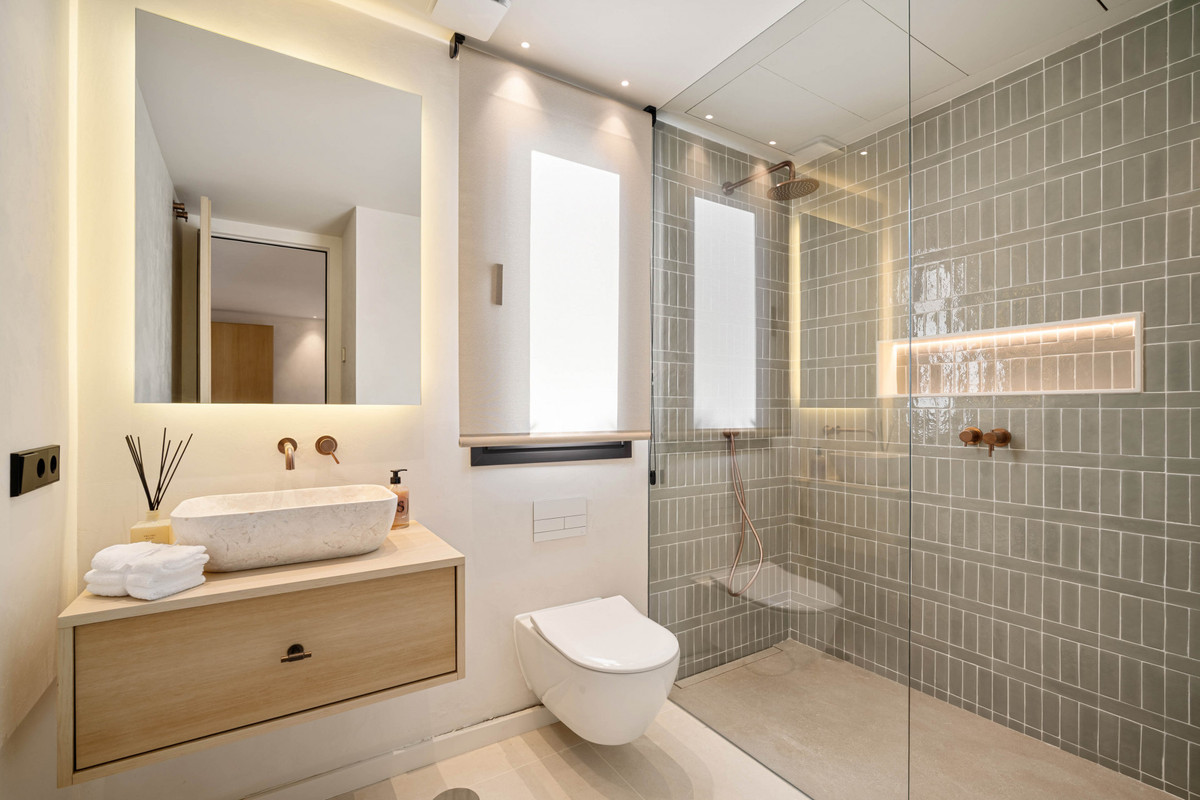 Se vende Villa - Chalet de 4 dormitorios en Costa Del Sol, Málaga, España