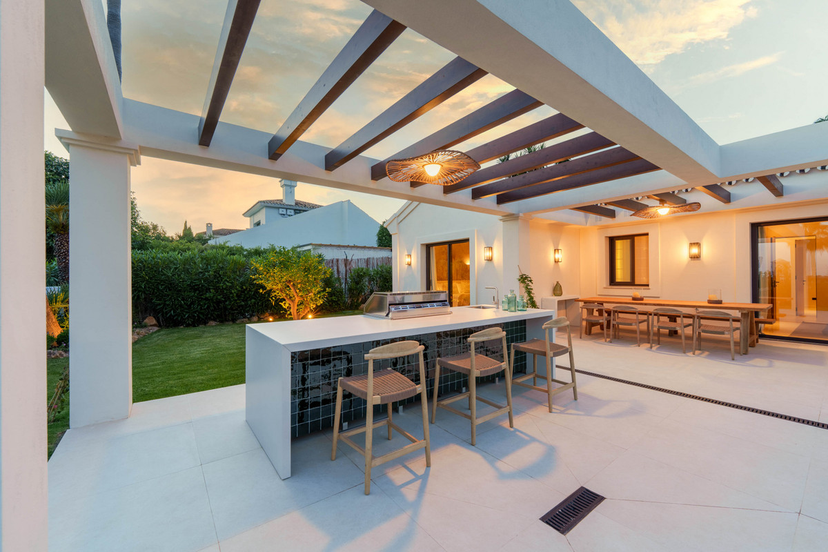 Se vende Villa - Chalet de 4 dormitorios en Costa Del Sol, Málaga, España