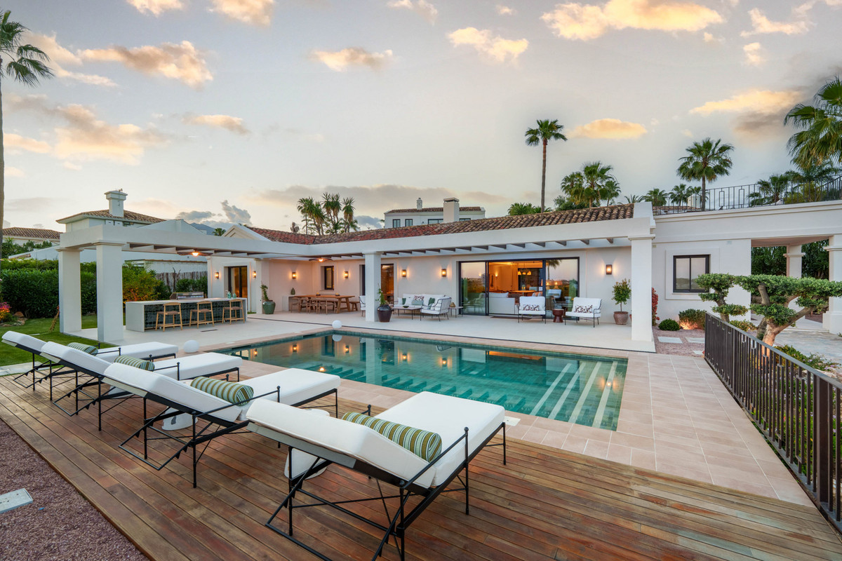 Se vende Villa - Chalet de 4 dormitorios en Costa Del Sol, Málaga, España