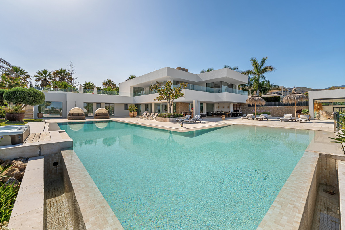 Se vende Villa - Chalet de 7 dormitorios en Costa Del Sol, Málaga, España