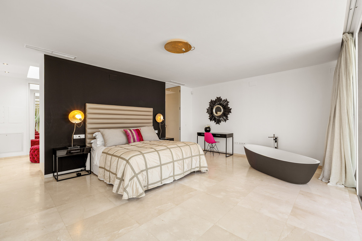 Se vende Villa - Chalet de 7 dormitorios en Costa Del Sol, Málaga, España