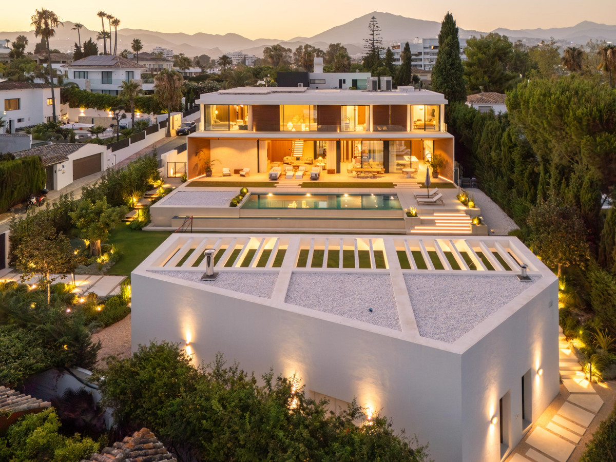 Se vende Villa - Chalet de 6 dormitorios en Costa Del Sol, Málaga, España