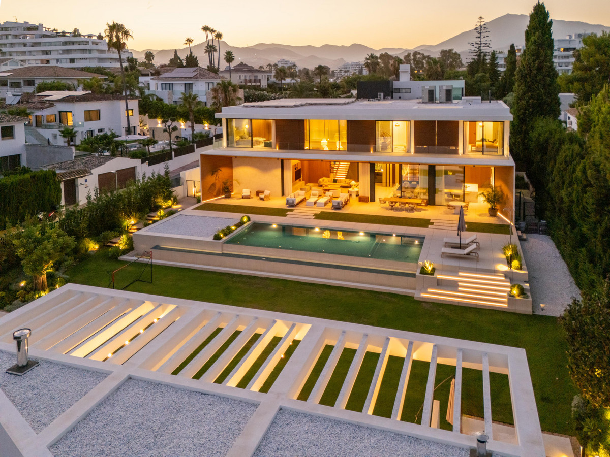Se vende Villa - Chalet de 6 dormitorios en Costa Del Sol, Málaga, España