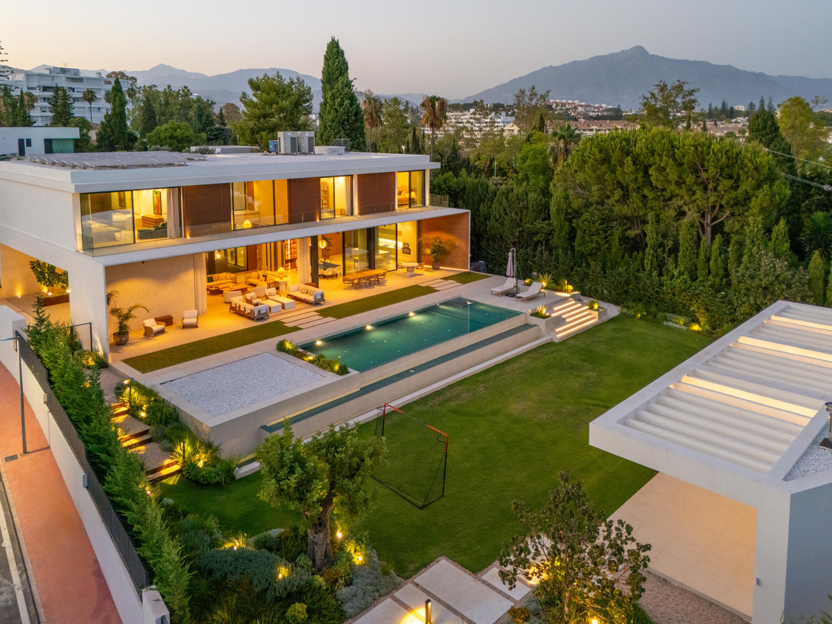 Se vende Villa - Chalet de 6 dormitorios en Costa Del Sol, Málaga, España