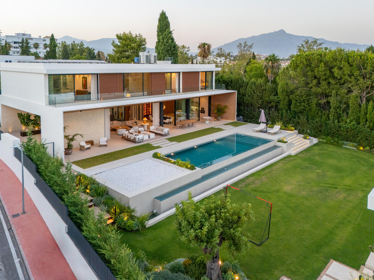 Se vende Villa - Chalet de 6 dormitorios en Costa Del Sol, Málaga, España