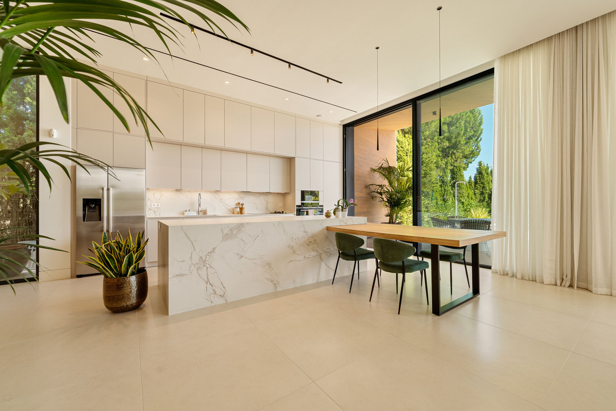 Se vende Villa - Chalet de 6 dormitorios en Costa Del Sol, Málaga, España