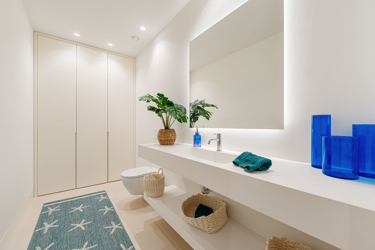 Se vende Villa - Chalet de 6 dormitorios en Costa Del Sol, Málaga, España