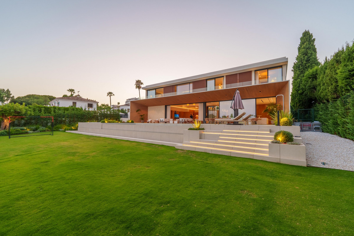 Se vende Villa - Chalet de 6 dormitorios en Costa Del Sol, Málaga, España