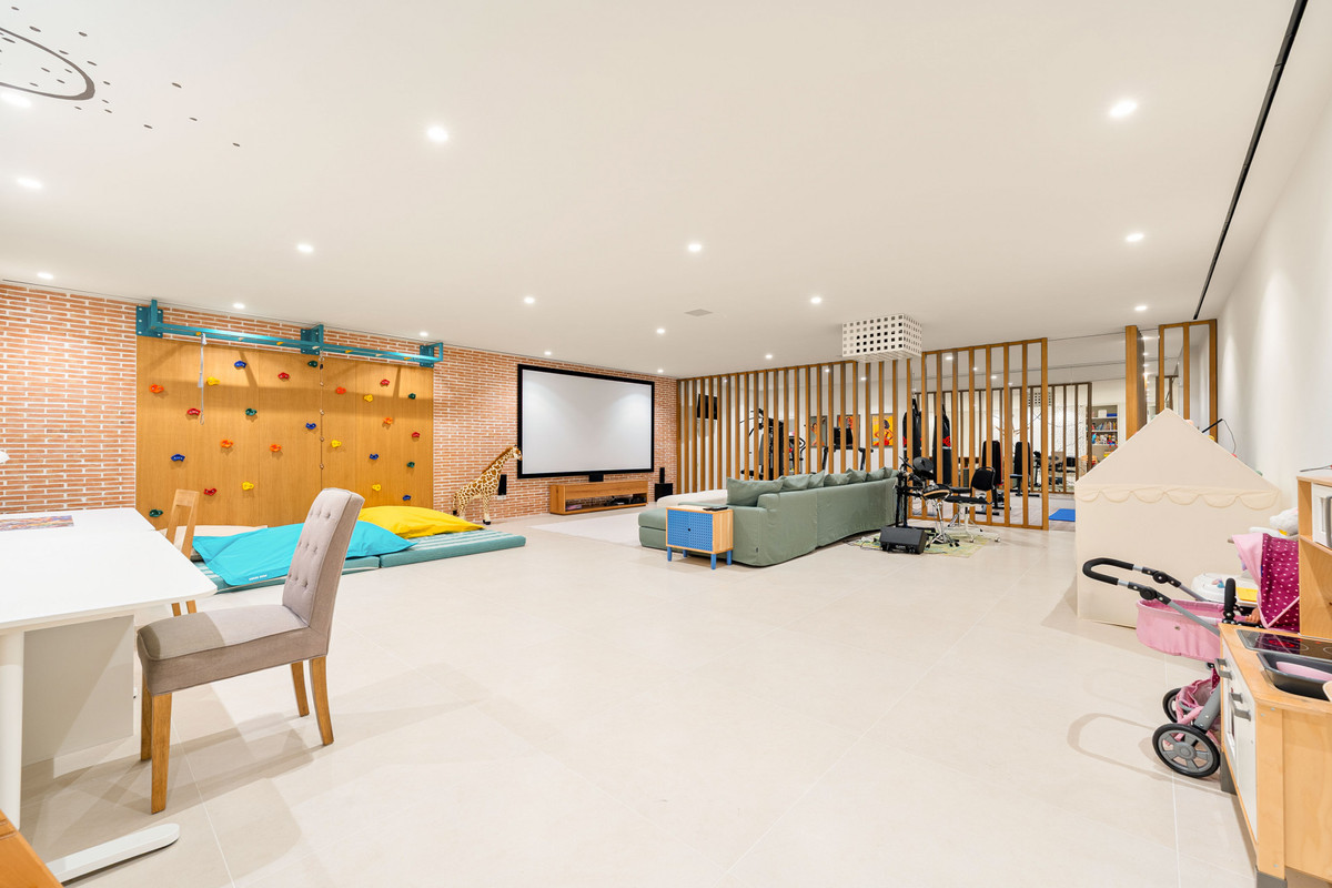 Se vende Villa - Chalet de 6 dormitorios en Costa Del Sol, Málaga, España