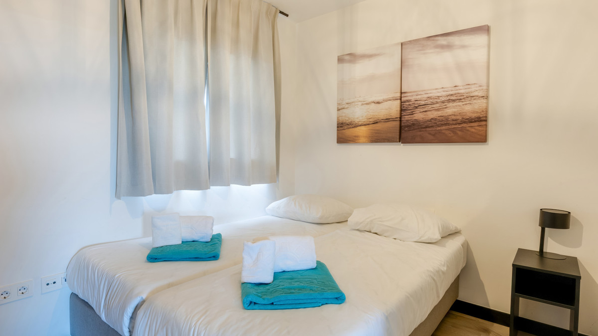 Se vende Apartamento Planta Media de 3 dormitorios en Costa Del Sol, Málaga, España