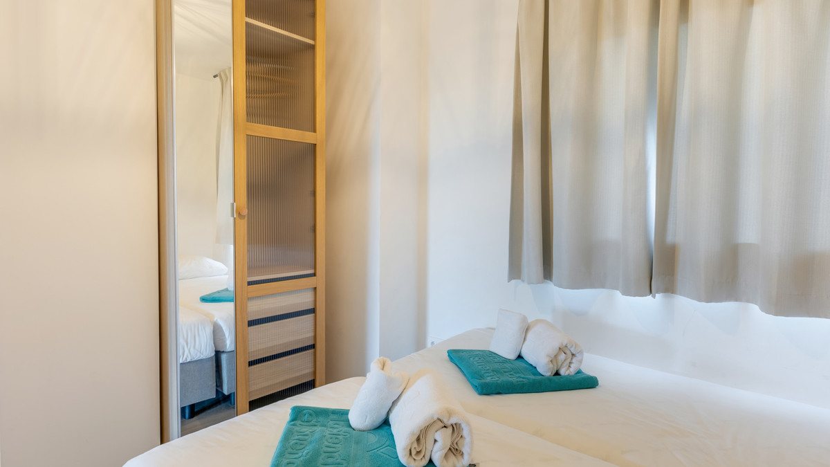 Se vende Apartamento Planta Media de 3 dormitorios en Costa Del Sol, Málaga, España