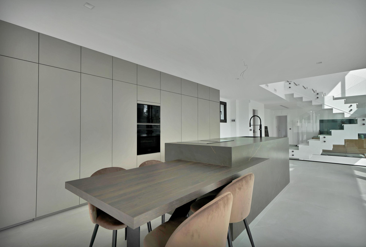Se vende Villa - Chalet de 4 dormitorios en Costa Del Sol, Málaga, España