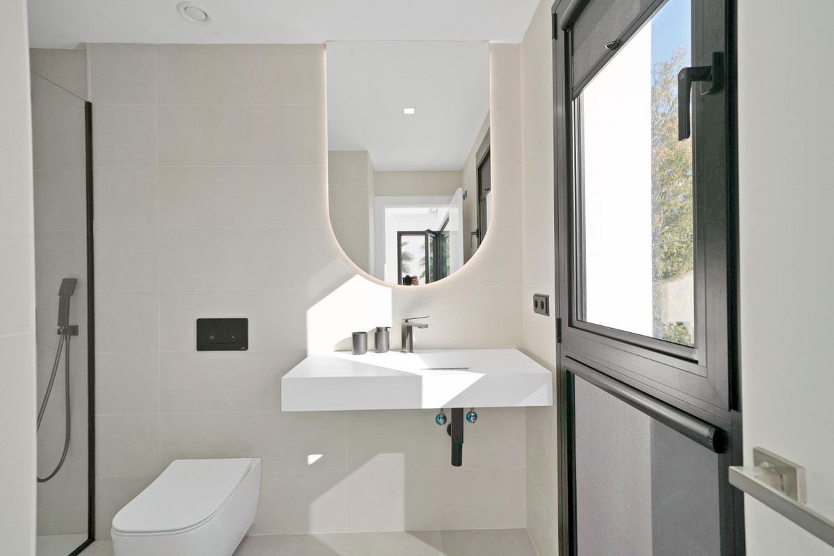 Se vende Villa - Chalet de 4 dormitorios en Costa Del Sol, Málaga, España