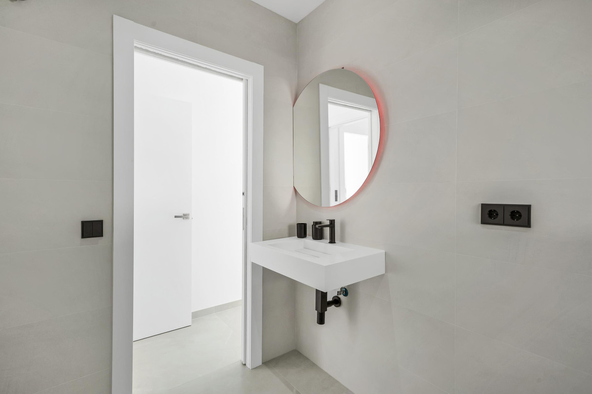 Se vende Villa - Chalet de 4 dormitorios en Costa Del Sol, Málaga, España