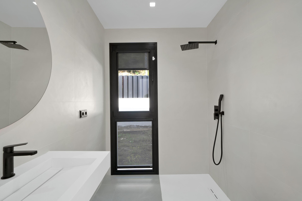 Se vende Villa - Chalet de 4 dormitorios en Costa Del Sol, Málaga, España